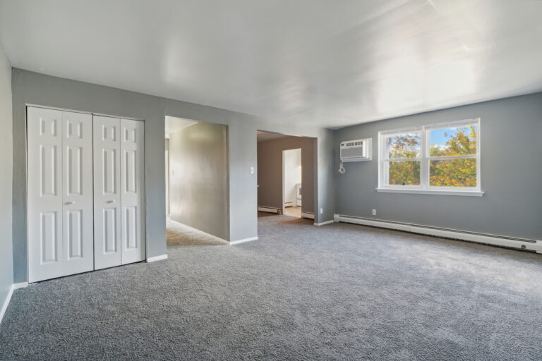 322_E_23rd_St_Chester_PA_19013_USA-Living_room-CR108388