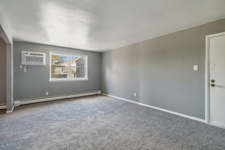 322_E_23rd_St_Chester_PA_19013_USA-Living_room-CR108397