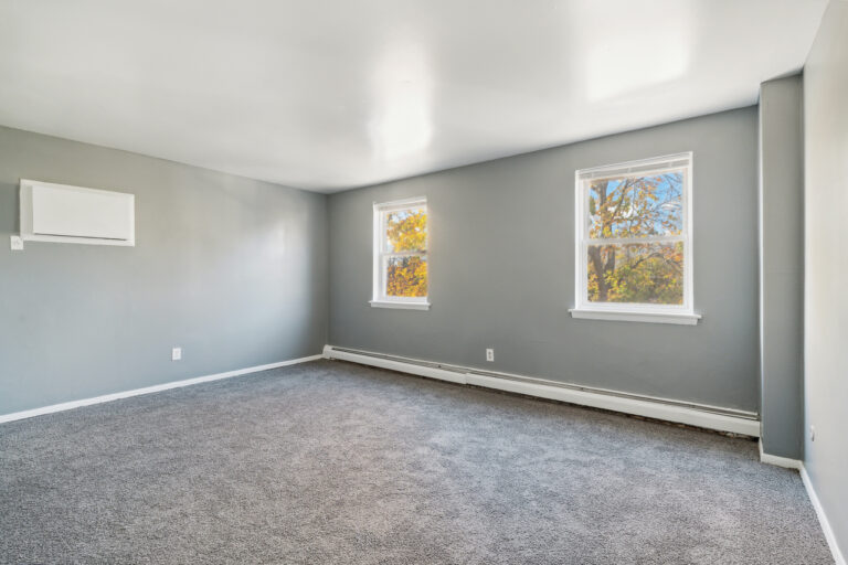 322_E_23rd_St_Chester_PA_19013_USA-Living_room-CR108411