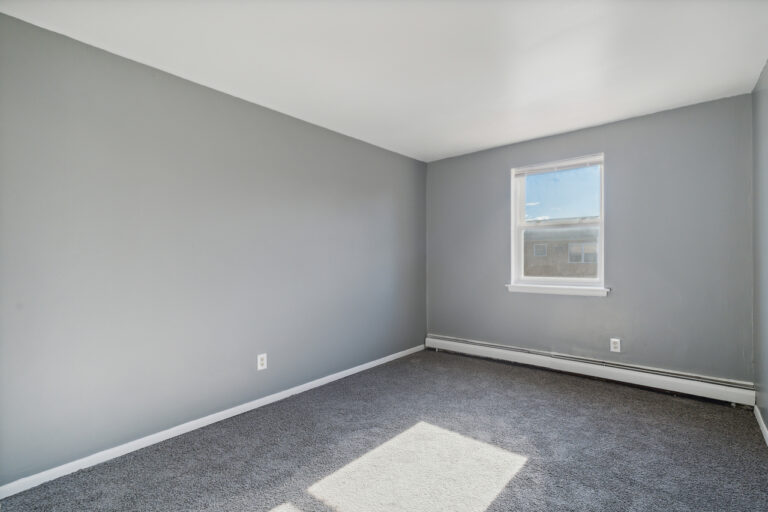 322_E_23rd_St_Chester_PA_19013_USA-Living_room-CR108417